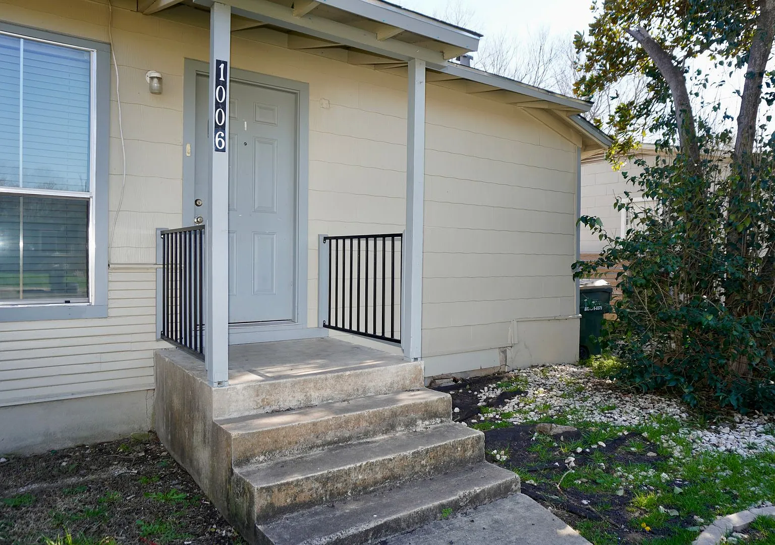 1006 and 1008 Haynes St — Photo 2