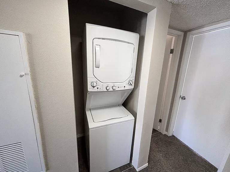 (second floor) 2 bedroom - 2 bathroom apartment:
- stackable washer and dryer