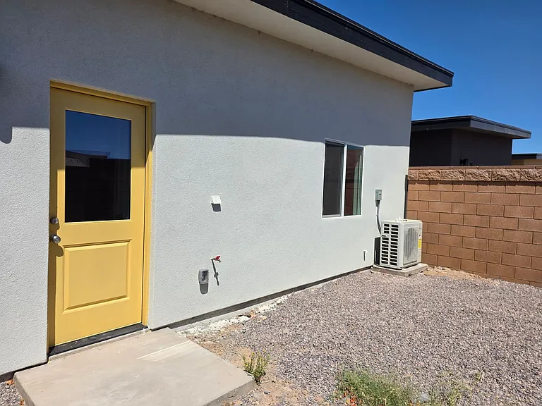 370 Riverfront Dr — Photo 32