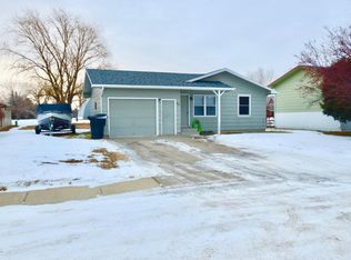 737 3rd Ave SW, Dickinson, ND 58601