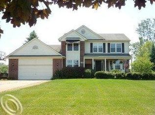 790 Drakeshire Dr, Commerce Township, MI 48390