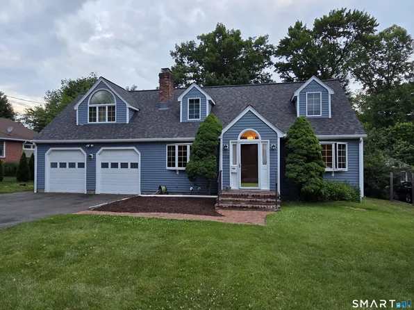 156 Fieldcrest Dr, Fairfield, CT 06825