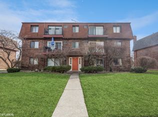 1212 Whispering Hills Ct APT 1A, Naperville, IL 60540