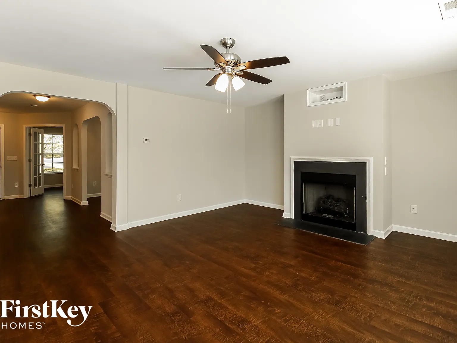 4 bed, 2.5 bath, 2678 sqft, $2,640 — Photo 2