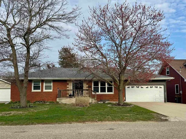 133 S Elmwood Rd, Farmington, IL 61531