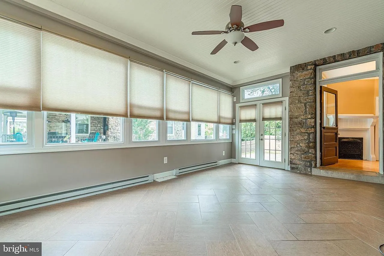 5 bed, 2.5 bath, 2734 sqft, $4,800 — Photo 4