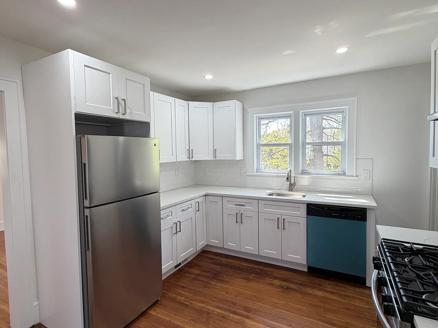 2 bed, 1.0 bath, 2408 sqft, $2,800 — Photo 1