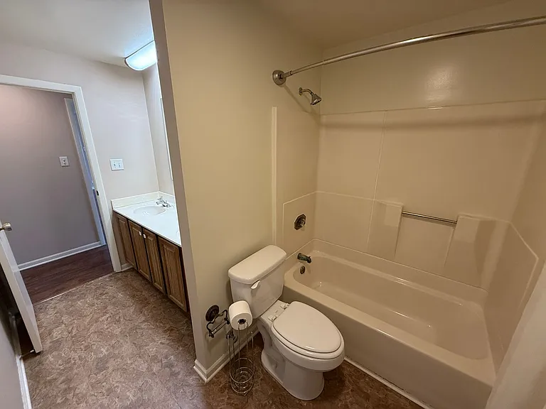 801 E Washington Center Rd — Photo 20