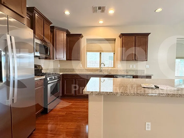 1142 E Sourwood Dr — Photo 9