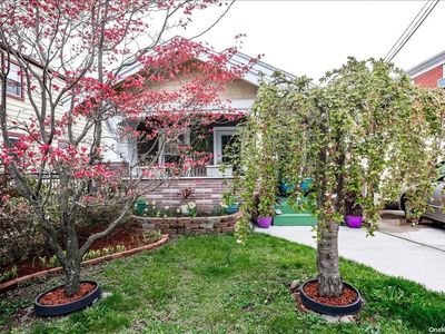 164-22 76th Rd, Fresh Meadows, NY, 11366