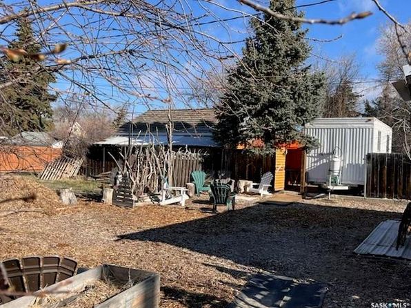 118 Cedar AVENUE N, Eastend, SK S0N 0T0