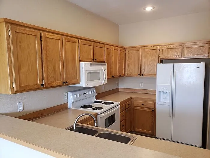 581 Woodson Ln — Photo 6