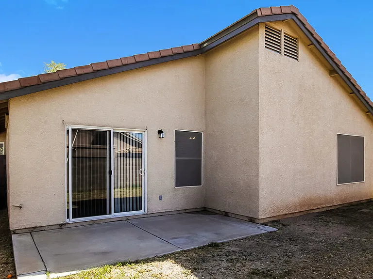 1652 N Serina — Photo 16