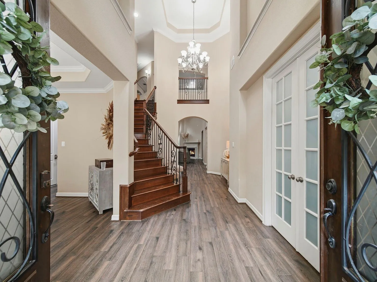 4 bed, 3.5 bath, 3810 sqft, $4,500 — Photo 2