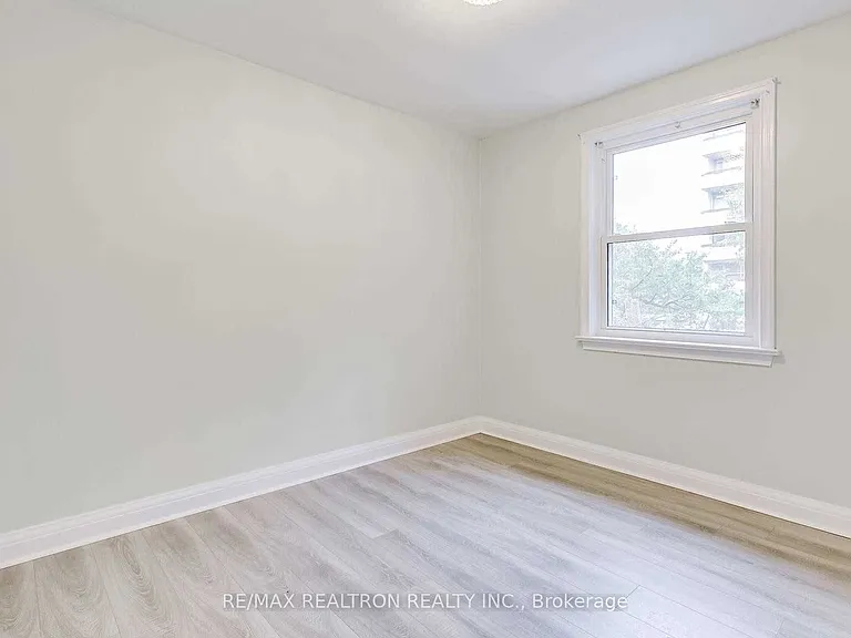 27 Highland Park Blvd — Photo 10