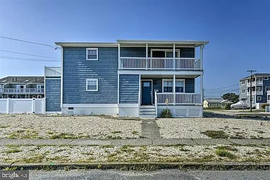 2 bed, 1.0 bath, 1708 sqft, $2,500 — Photo 2