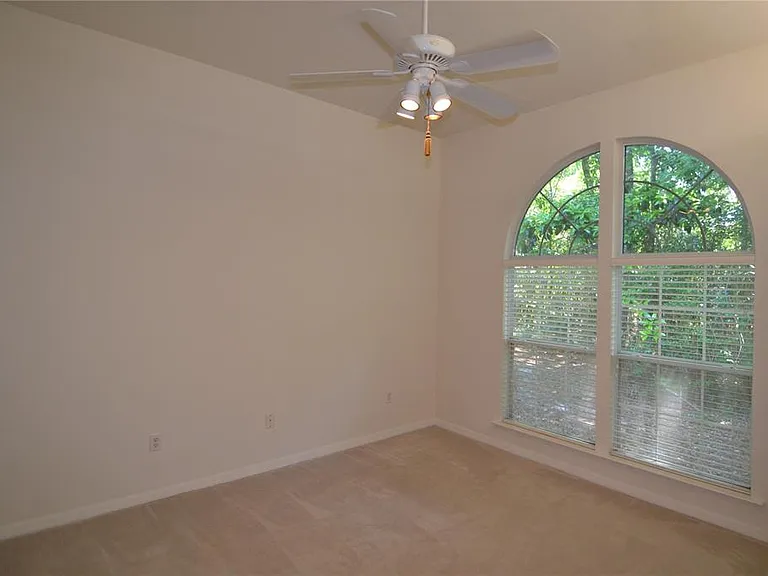 79 NW 48th Blvd — Photo 13