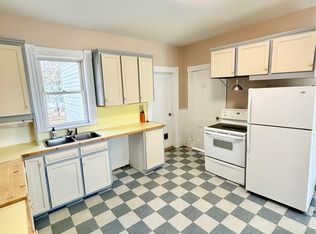 128 Gill St ROOM 8, Fredericton, NB E3A3A6