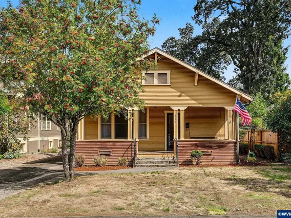 223 Coolidge St, Silverton, OR 97381
