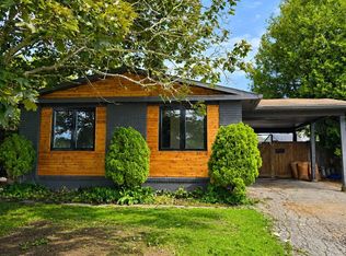 428 Hatfield Cres #A, Ottawa, ON K1E 1M8