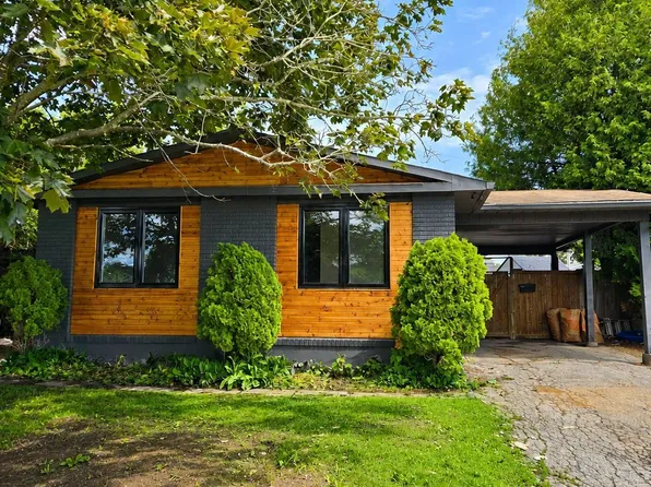 428 Hatfield Cres #A, Ottawa, ON K1E 1M8