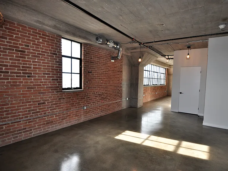 The Walnut Building — Photo 11