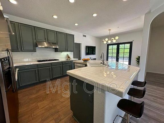 3rd image of 11067 Mountain Crest Dr