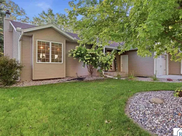 14 Renann Ct, North Mankato, MN 56003