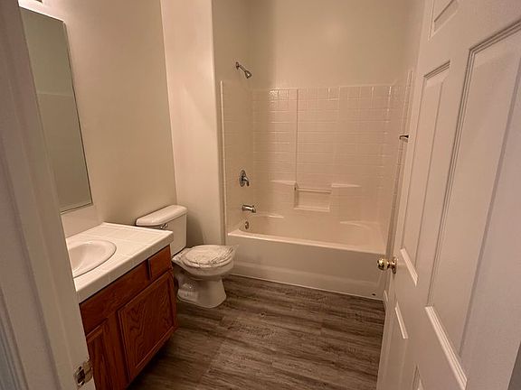 4th image of 652 Blue Mountain Way #220