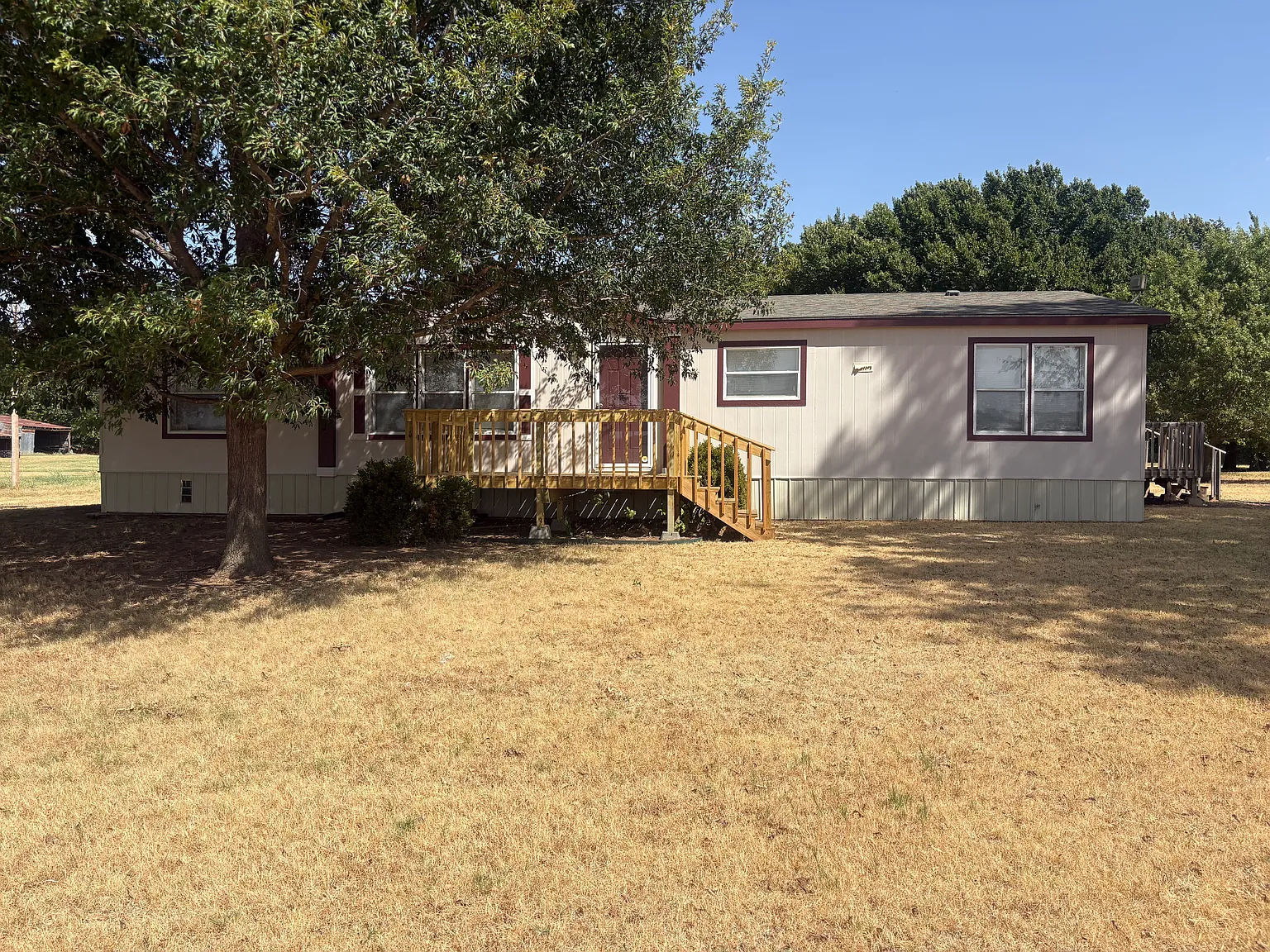 3 bed, 1600 sqft, $1,300 — Photo 2