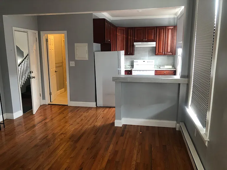 220 Sherman Ave #3 — Photo 4