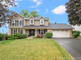2223 Stonegate Ln, Wheaton, IL 60189