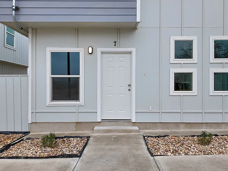 416 J R Rodriguez Cir — Photo 2