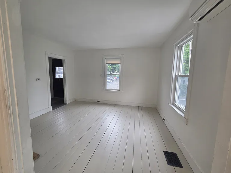 10 Highland St — Photo 6