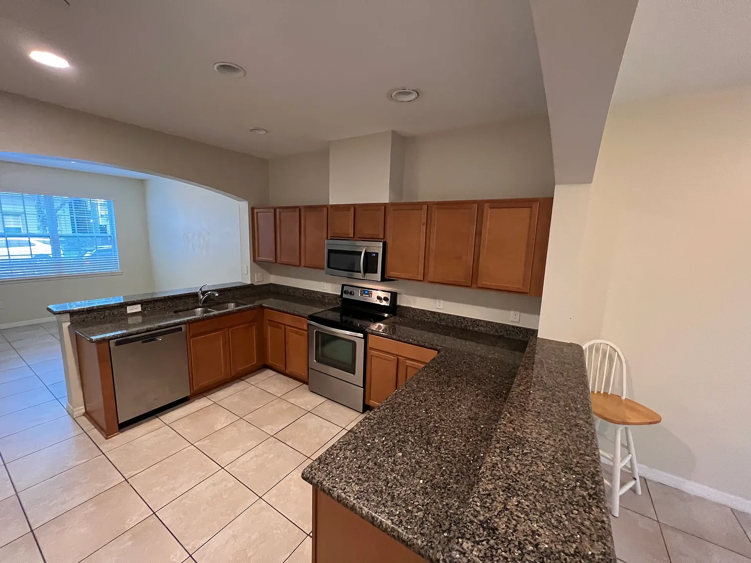 3 bed, 2.5 bath, 1476 sqft, $2,400 — Photo 3