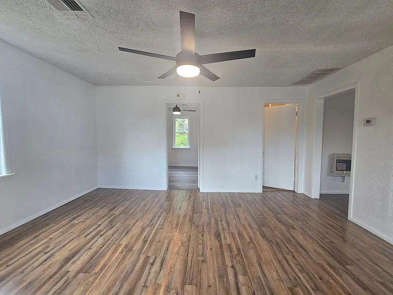 920 W Farrall St — Photo 17