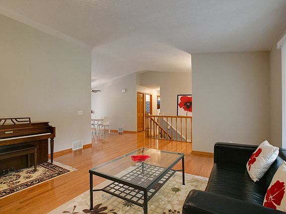 5th image of 13716 Wellington Cres E