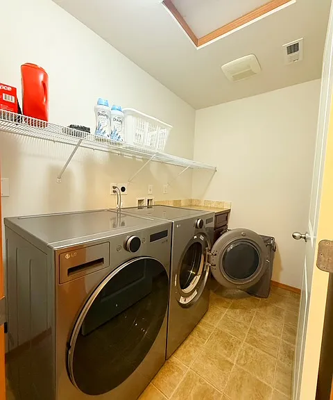 317 NE Miramar Cir #1 — Photo 22