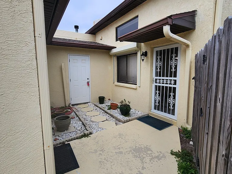 304 Wilson Ave — Photo 1