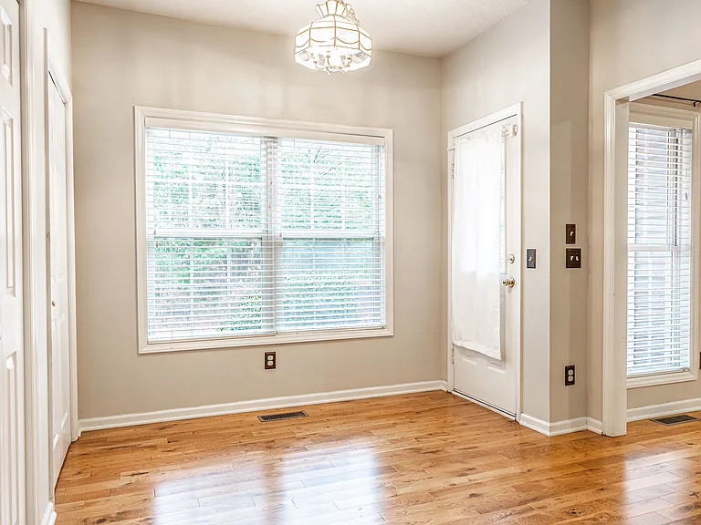 1110 Devonshire Trl — Photo 9