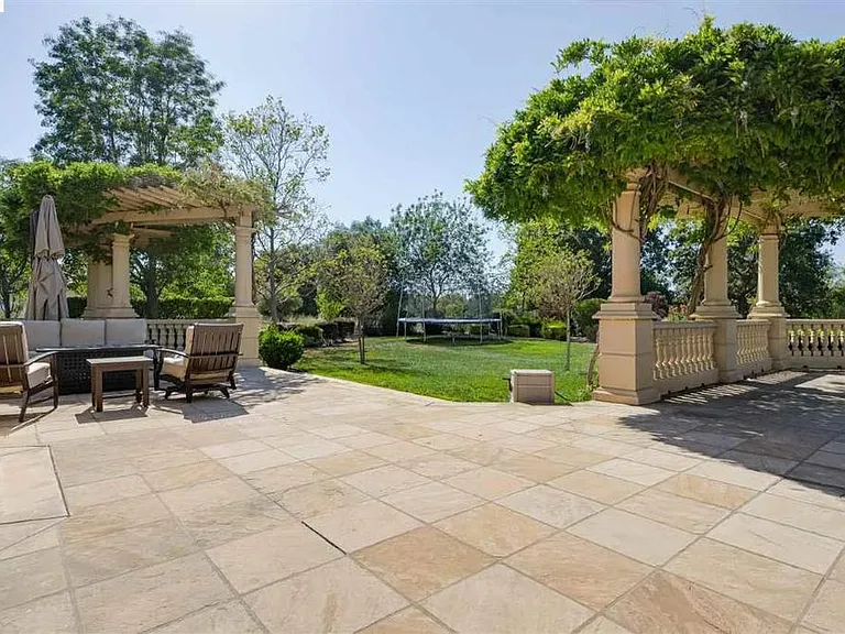 865 Piemonte Dr — Photo 10