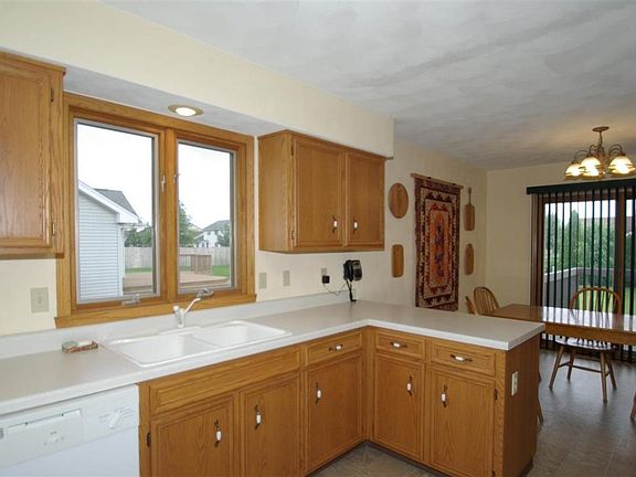 5th image of 4186 Kensington Way