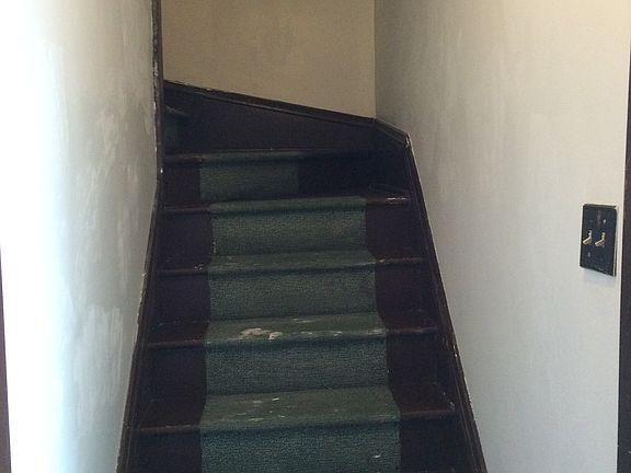 Security entry door to apt 