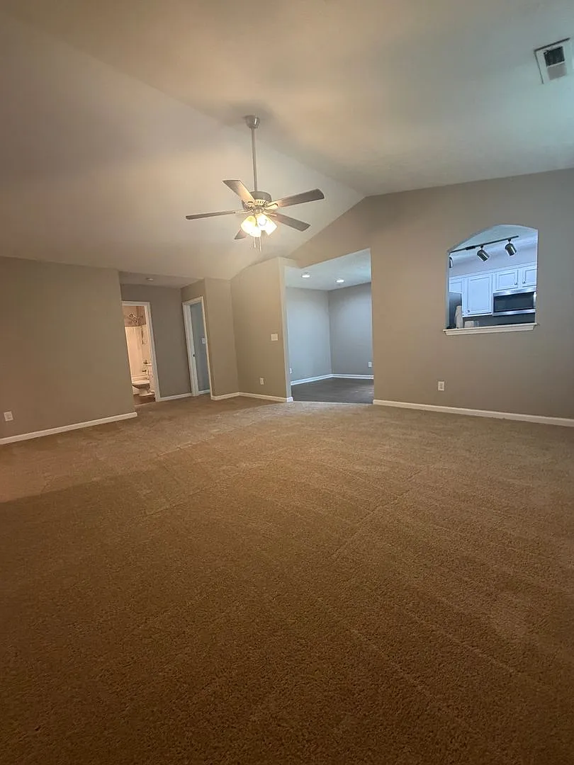 3 Bed 2 Bath Home in Kearney Ridge! — Photo 3