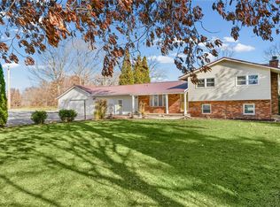 512 Norton Dr, Oakland, IL 61943