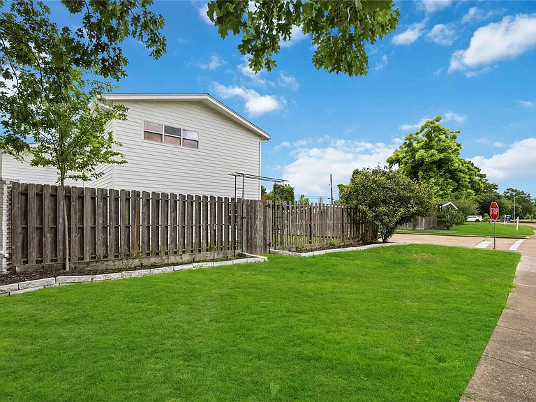 5302 Saxon Dr #1/2 — Photo 1