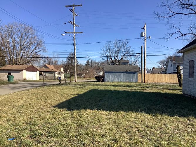 2nd image of 402 S Oakley Ave
