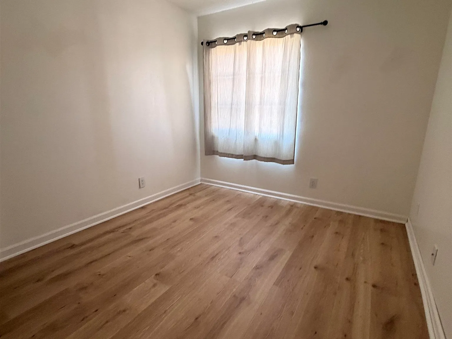 3 bed, $1,350 — Photo 4