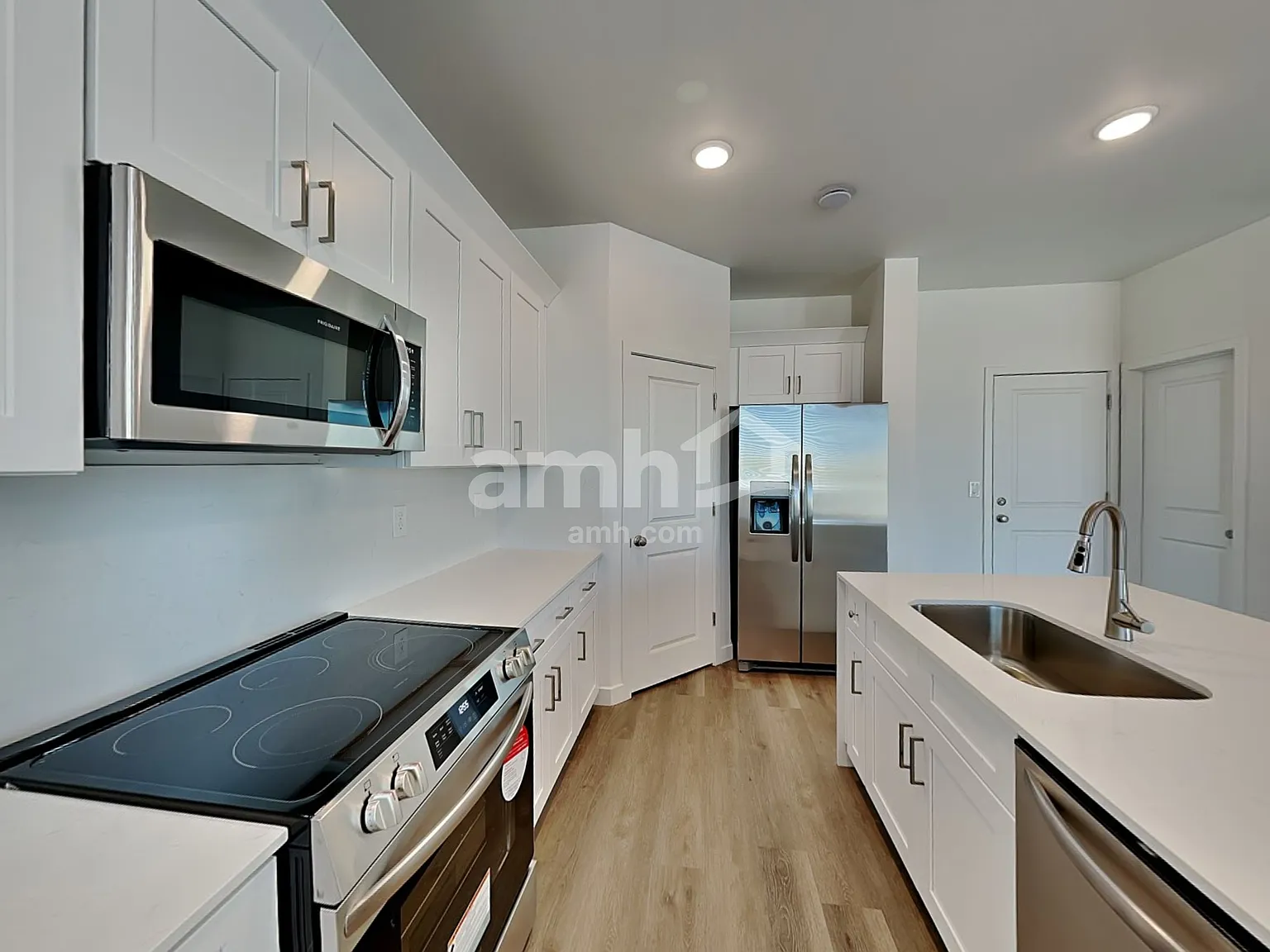 3 bed, 2.5 bath, 1978 sqft, $2,315 — Photo 3