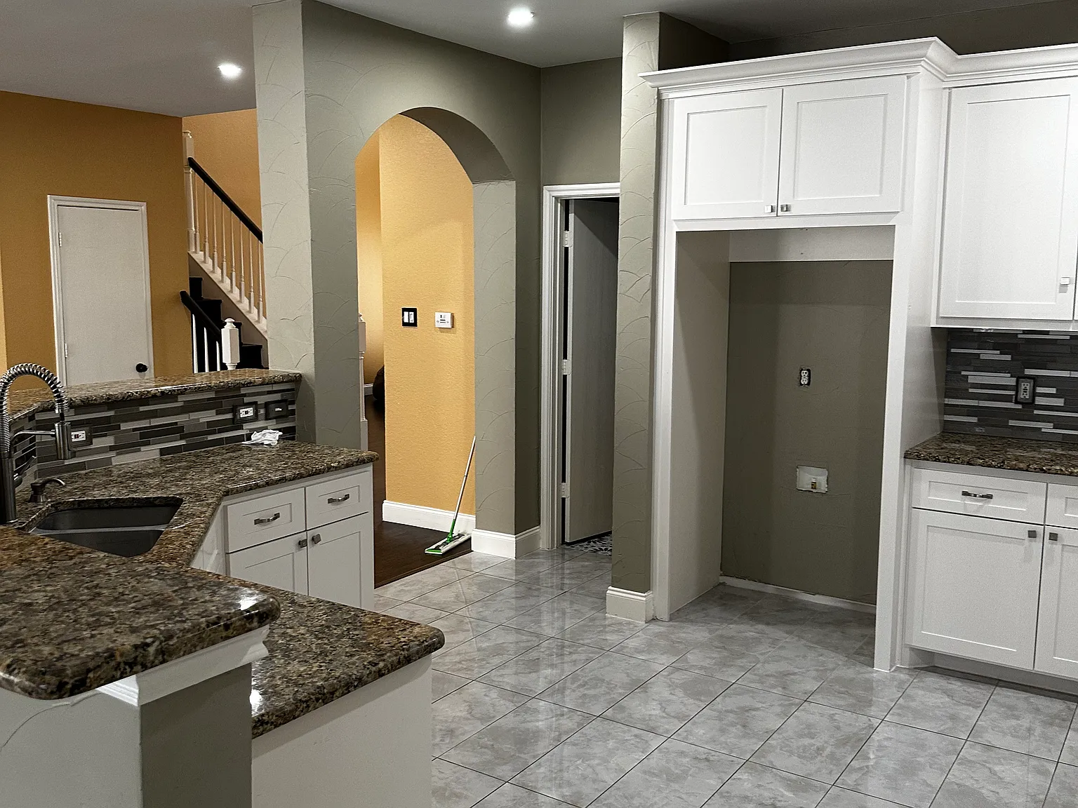 5 bed, 3843 sqft, $3,750 — Photo 4
